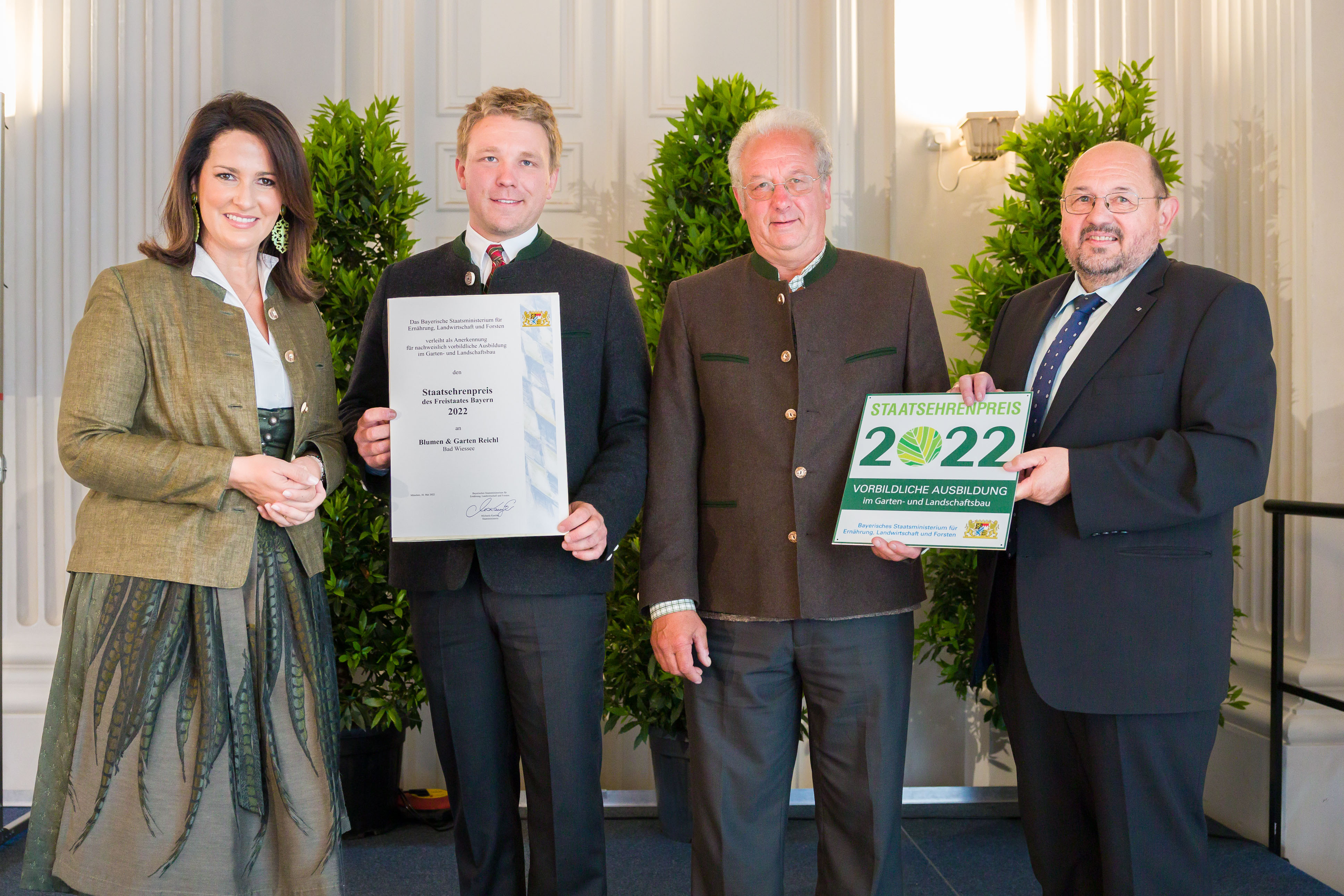 Vorbildliche Ausbildung im Garten und Landschaftsbau StMELF