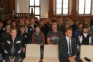 Personen in Sitzungssaal