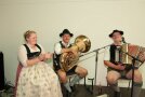 3 Personen musizieren