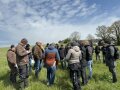 Personengruppe auf Wiese