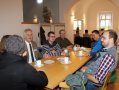 Diskussion bei Kaffee und Kuchen