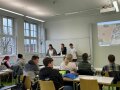 Eine Gruppe beim Vorstellen der Ergebnisse – konkret für einen Studierendenbetrieb