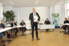 Schulleiter Wolfgang Stützle begrüßt die Anwesenden