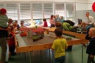 Kinder begeistern sich beim Schlepperfahren