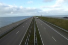 Auf dem Damm – links das Iisselmeer, rechts die Nordsee